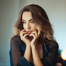 Dengarkan Monelise, tonton video musik, baca bio, lihat tanggal tur & lainnya!