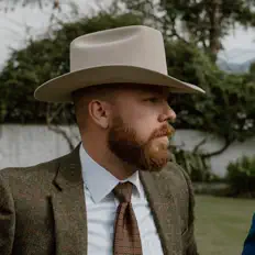 Ascolta Vickers Lee Cunningham, guarda video musicali, leggi la biografia, vedi le date del tour & altro!