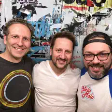 Hör dir Yelo Molo an, schau dir Musikvideos an, lies die Biografie, finde Tourdaten und mehr!