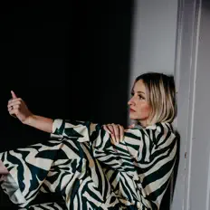 Ouça Shana Delossantos, assista a videoclipes, leia a biografia, veja as datas das turnês e mais!