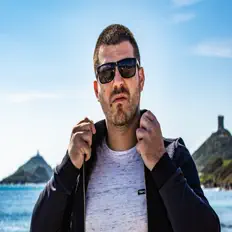 Escucha a ACP, mira videos musicales, lee su biografía, consulta las fechas de las gira y más.