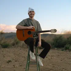 Hör dir AUDIO an, schau dir Musikvideos an, lies die Biografie, finde Tourdaten und mehr!