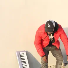 Escucha a S.T, mira vídeos musicales, lee la biografía, consulta fechas de giras y mucho más.