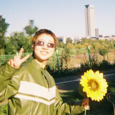 聆聽 Saul、觀看音樂影片、閱讀小傳、查看巡演日期等！