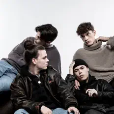 Hör dir RDKR an, schau dir Musikvideos an, lies die Biografie, finde Tourdaten und mehr!