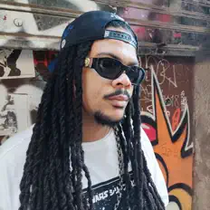 Hör dir Blanko Ekama an, schau dir Musikvideos an, lies die Biografie, finde Tourdaten und mehr!