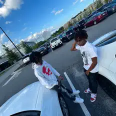 聆聽 lilruntz、觀看音樂影片、閱讀小傳、查看巡演日期等！