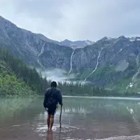 聆聽 undefined、觀看音樂影片、閱讀小傳、查看巡演日期等！