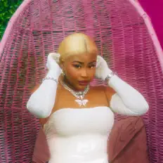 Ouça Iaree, assista a videoclipes, leia a biografia, veja as datas das turnês e mais!