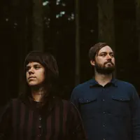 Dengarkan undefined, tonton video musik, baca bio, lihat tanggal tur & lainnya!