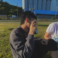 Ouça undefined, assista a videoclipes, leia a biografia, veja as datas das turnês e mais!