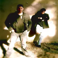 Siris सुनें, म्यूज़िक वीडियो देखें, बायो पढ़ें, दौरे की तारीखें और बहुत कुछ देखें!