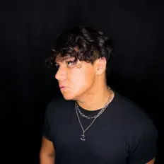 PVMNTSを聴いたり、ミュージックビデオを鑑賞したり、経歴やツアー日程などを確認したりしましょう！