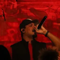 收听 Liberated Sound、观看音乐视频、阅读小传、查看巡演日期等 ！