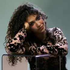 聆聽 Orselle、觀看音樂影片、閱讀小傳、查看巡演日期等！