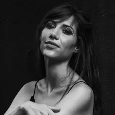聆聽 Carla Conrad、觀看音樂影片、閱讀小傳、查看巡演日期等！