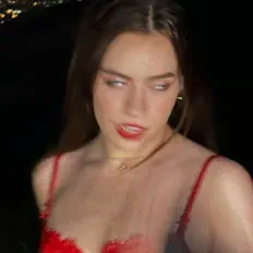 Posłuchaj wykonawcy Charlotte Rose Crane, obejrzyj teledyski, przeczytaj biografię, zobacz daty tras koncertowych i nie tylko!