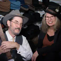 Phoenixを聴いたり、ミュージックビデオを鑑賞したり、経歴やツアー日程などを確認したりしましょう！