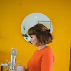 聆聽 Rhona Stevens、觀看音樂影片、閱讀小傳、查看巡演日期等！