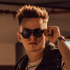 Écoutez Matt Rapha, regardez des vidéoclips, lisez la biographie, consultez les dates de tournée et plus encore !