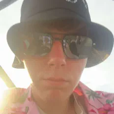 Escucha a MaceyPoo, mira vídeos musicales, lee la biografía, consulta fechas de giras y mucho más.