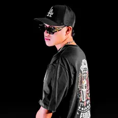 Écoutez Yagisa, regardez des vidéoclips, lisez la biographie, consultez les dates de tournée et plus encore !