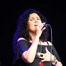 Escucha a Marianna Leporace, mira videos musicales, lee su biografía, consulta las fechas de las gira y más.
