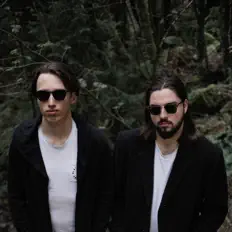 Outerface सुनें, म्यूज़िक वीडियो देखें, बायो पढ़ें, दौरे की तारीखें और बहुत कुछ देखें!