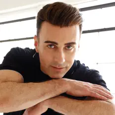 聆聽 Matthew Castle、觀看音樂影片、閱讀小傳、查看巡演日期等！