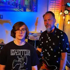 From Here Now सुनें, म्यूज़िक वीडियो देखें, बायो पढ़ें, दौरे की तारीखें और बहुत कुछ देखें!