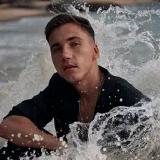 MIRVADIを聴いたり、ミュージックビデオを鑑賞したり、経歴やツアー日程などを確認したりしましょう！