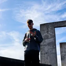 JayBee (UK)を聴いたり、ミュージックビデオを鑑賞したり、経歴やツアー日程などを確認したりしましょう！