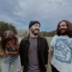 Écoutez latewaves, regardez des vidéoclips, lisez la biographie, consultez les dates de tournée et plus encore !