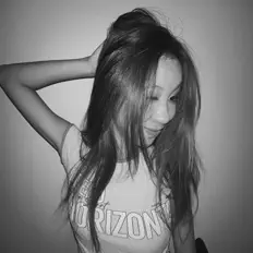 Posłuchaj wykonawcy Shellsy H, obejrzyj teledyski, przeczytaj biografię, zobacz daty tras koncertowych i nie tylko!