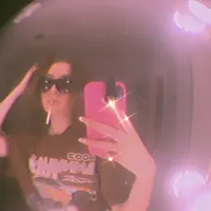Escucha a Tessi, mira videos musicales, lee su biografía, consulta las fechas de las gira y más.