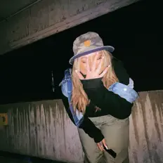 Leah Fa'atuaiを聴いたり、ミュージックビデオを鑑賞したり、経歴やツアー日程などを確認したりしましょう！