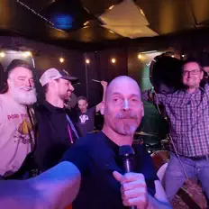 Hussy을(를) 듣고, 뮤직 비디오를 보고, 약력을 읽고, 투어 일정 등을 확인하세요!