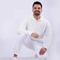 收听 undefined、观看音乐视频、阅读小传、查看巡演日期等 ！