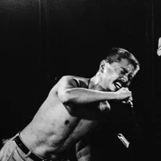 Dengarkan Chinza Dopeness, tonton video musik, baca bio, lihat tanggal tur & lainnya!