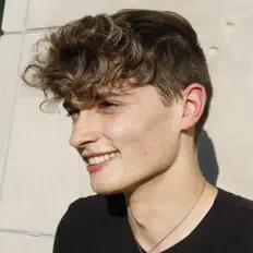 Poslechněte si interpreta Nico Voith, sledujte hudební videa, přečtěte si životopis, podívejte se na data turné a další informace.