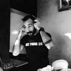 Ascolta Cihangir Eryıldız, guarda video musicali, leggi la biografia, vedi le date del tour & altro!