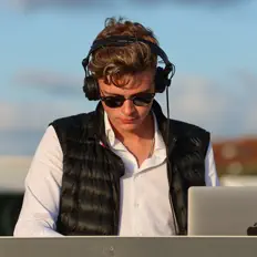 Listen to Moritz Houwen, watch music videos, read bio, see tour dates & more!