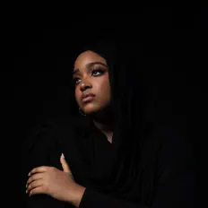 收听 Amira Unplugged、观看音乐视频、阅读小传、查看巡演日期等 ！