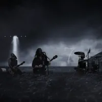 undefined सुनें, म्यूज़िक वीडियो देखें, बायो पढ़ें, दौरे की तारीखें और बहुत कुछ देखें!