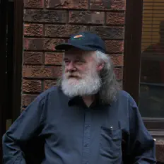 Poslechněte si interpreta Garth Hudson, sledujte hudební videa, přečtěte si životopis, podívejte se na data turné a další informace.