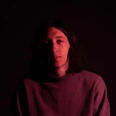 Ouve Oneiro, vê vídeos de música, lê a biografia, vê as datas da digressão e muito mais!