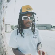 Escucha a Deezy Hendo, mira vídeos musicales, lee la biografía, consulta fechas de giras y mucho más.