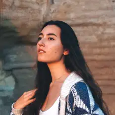 聆聽 Isabella Erardi、觀看音樂影片、閱讀小傳、查看巡演日期等！