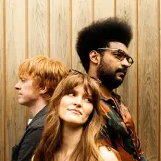 Poslechněte si interpreta Rio 18, sledujte hudební videa, přečtěte si životopis, podívejte se na data turné a další informace.