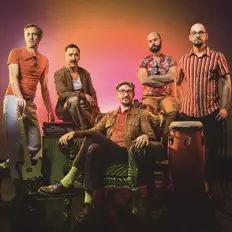 The Loire Valley Calypsos: песни, клипы, биография, даты выступлений и многое другое.
